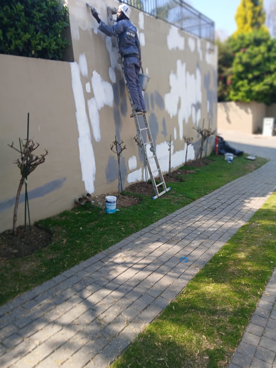 Exterior wall crack repair and priming before painting